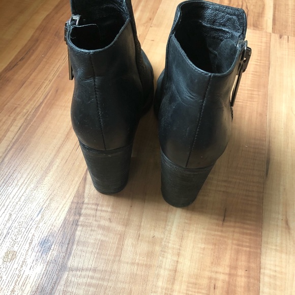 Black Ankle Aldo Boots with Chunky Zipper - Picture 3 of 5